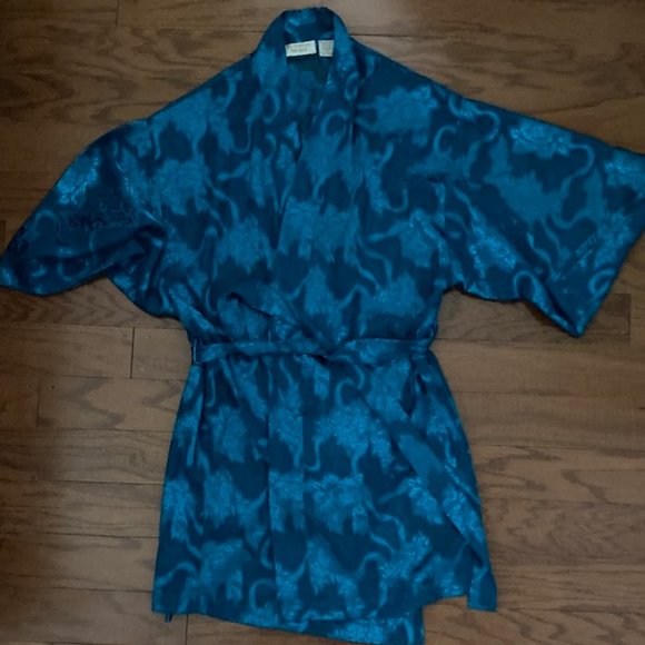 Victoria's Secret Vintage Floral Robe - Picture 9 of 12